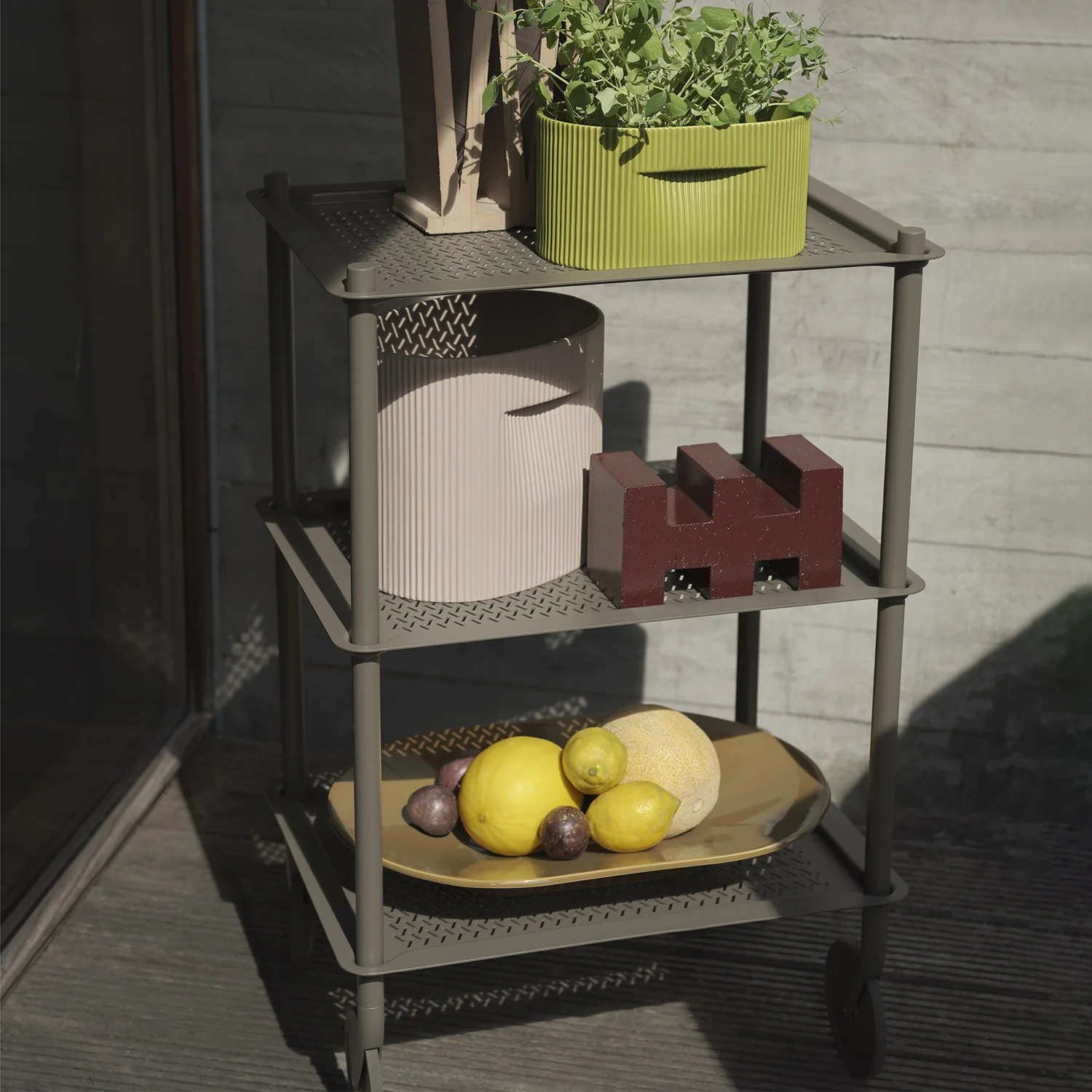 muuto | flow trolley 3 layer | taupe (indoor/outdoor) - Image 3