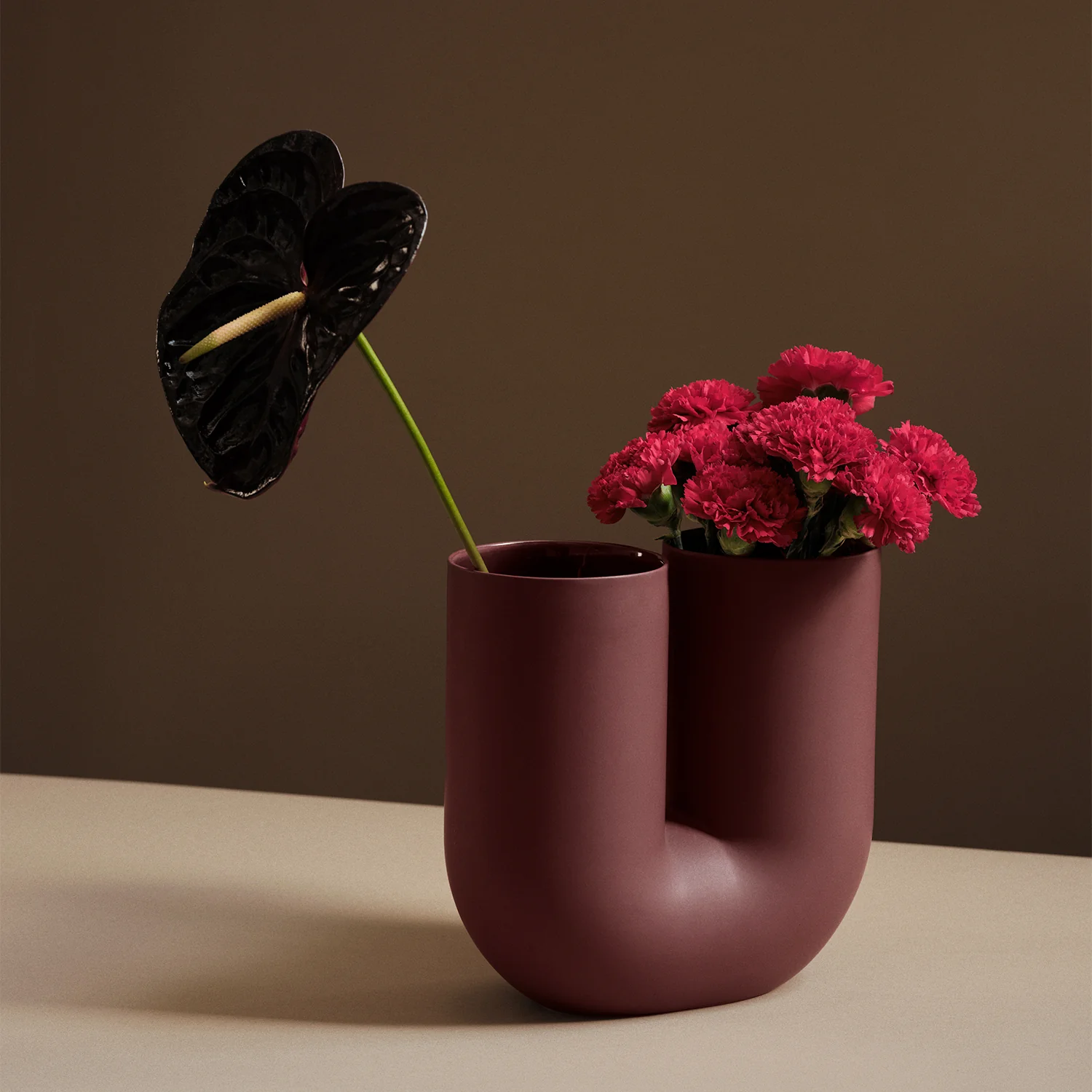 muuto | kink vase | deep red earthenware 26cm - Image 2