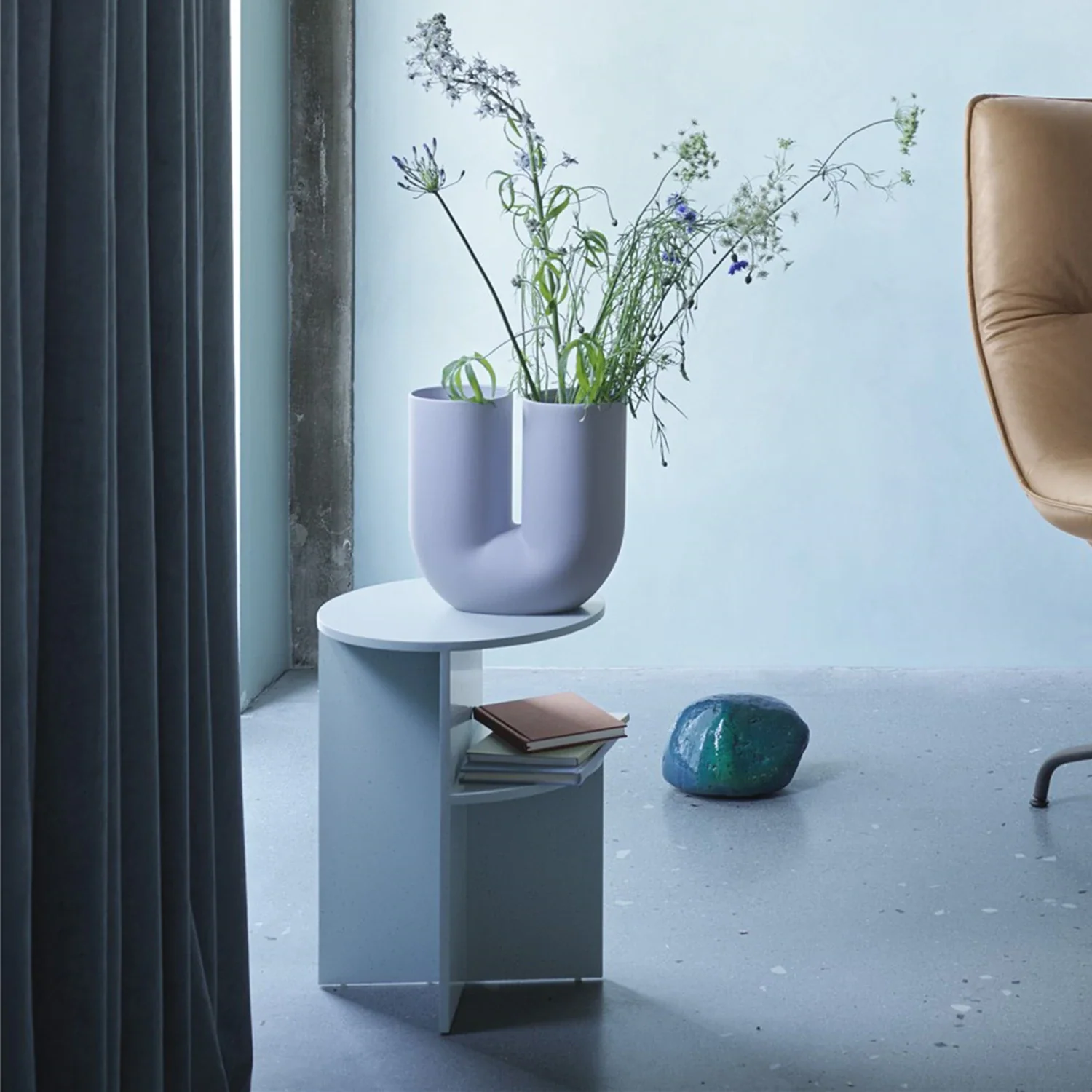 muuto | kink vase | light blue 26cm - Image 12