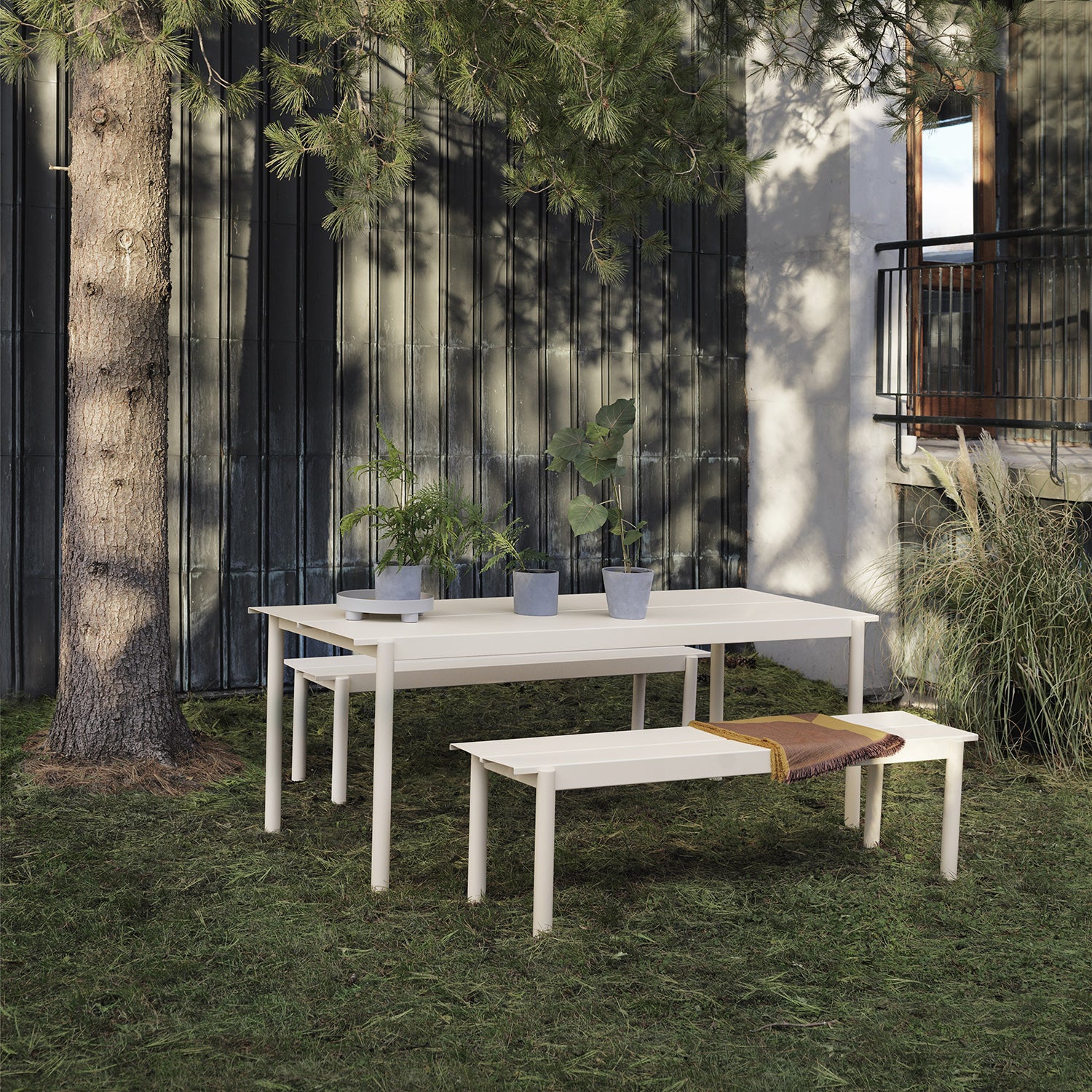 muuto | linear steel table | grey 200x75cm - Image 4