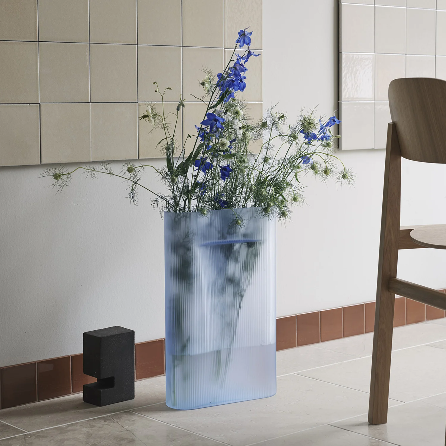 muuto | ridge vase | light blue 48.5cm - Image 2