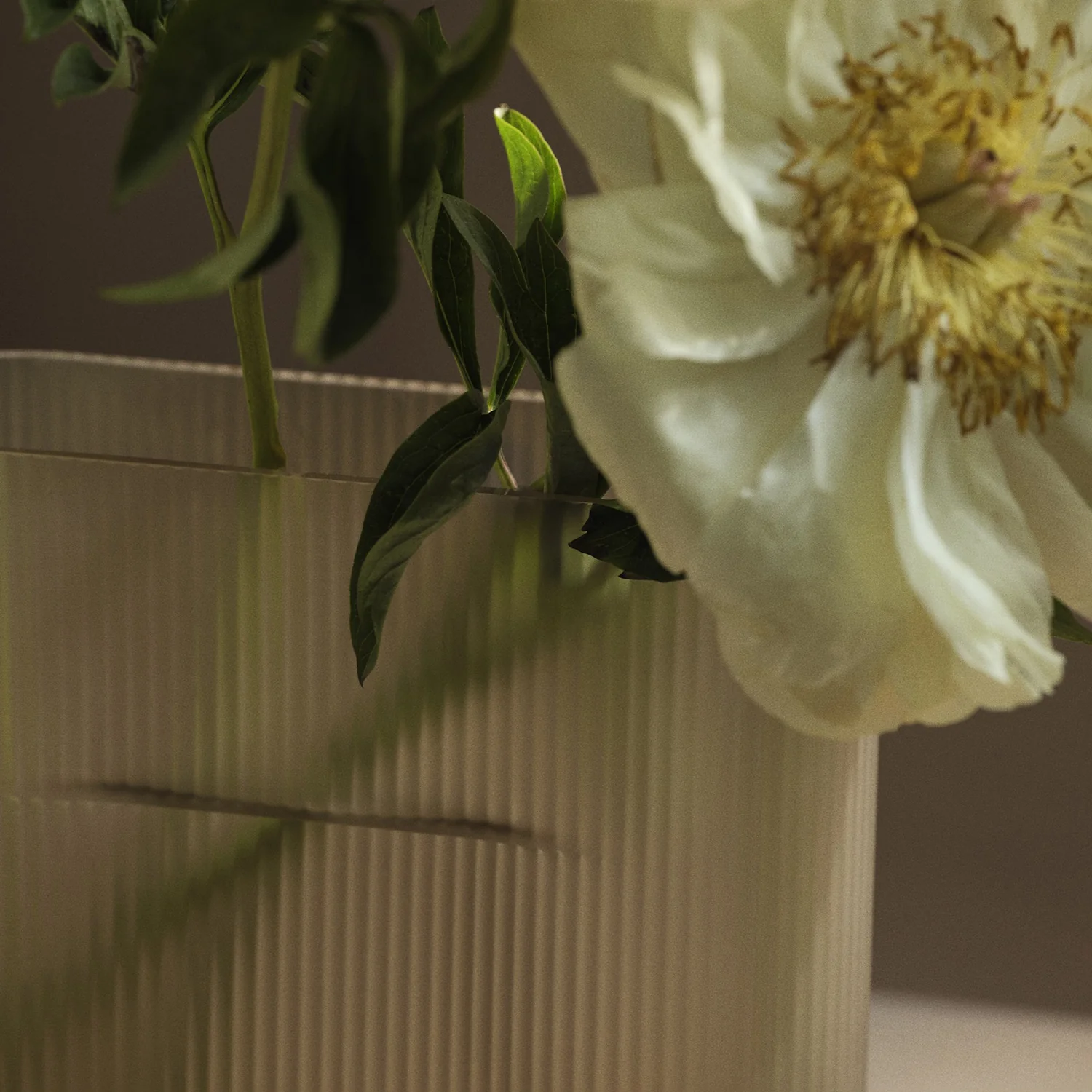 muuto | ridge vase | taupe 16.5cm - Image 2