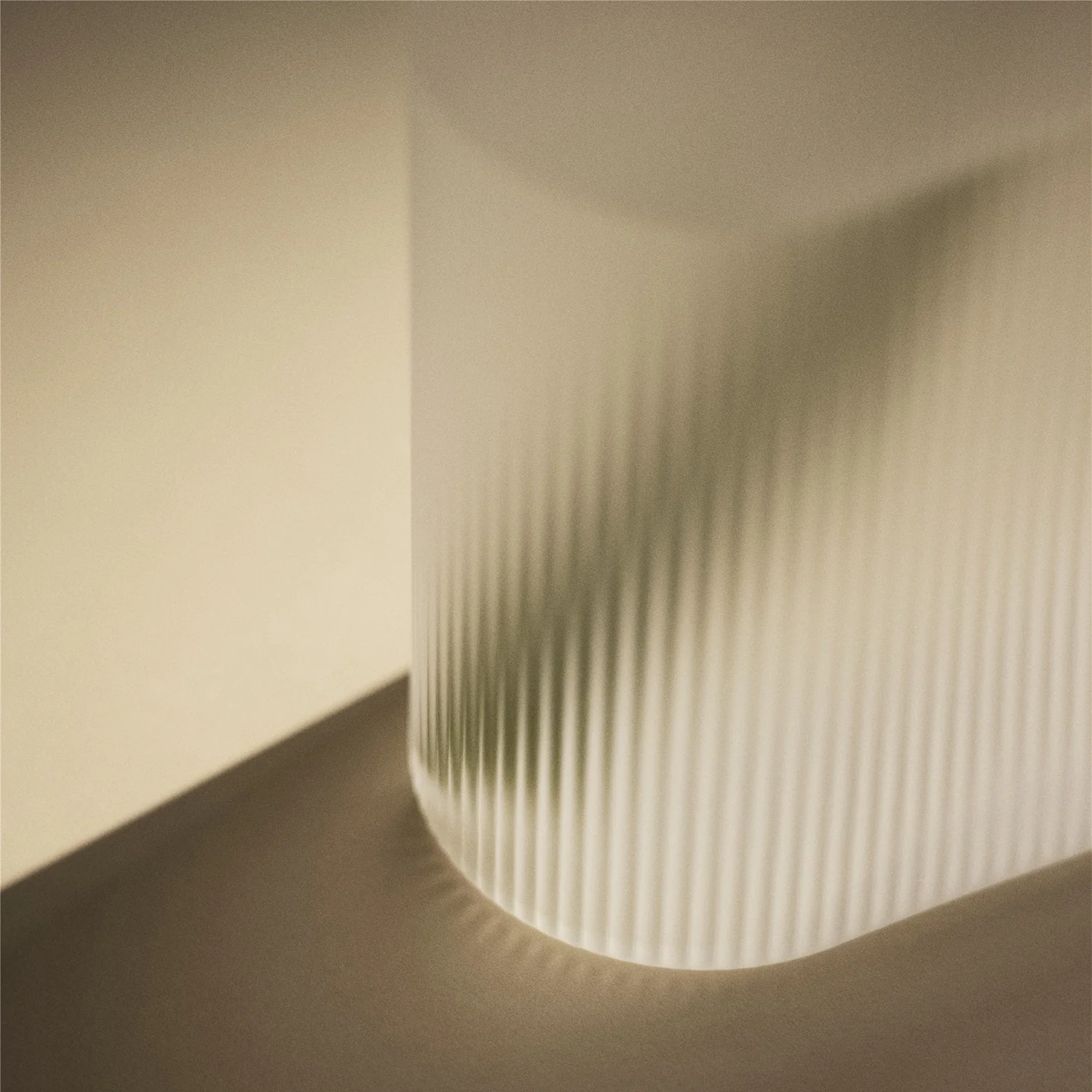 muuto | ridge vase | white 48.5cm - Image 3