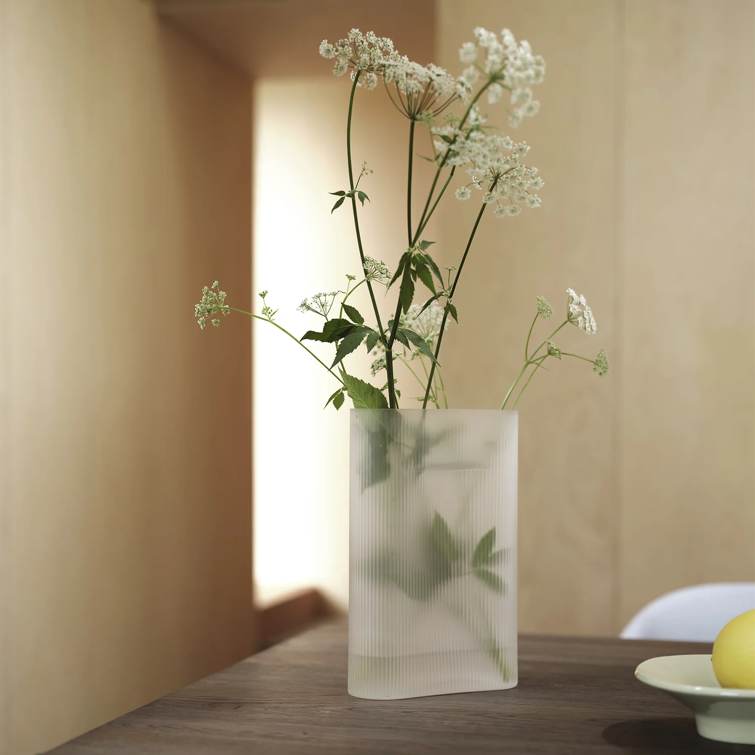 muuto | ridge vase | white 35cm - Image 4