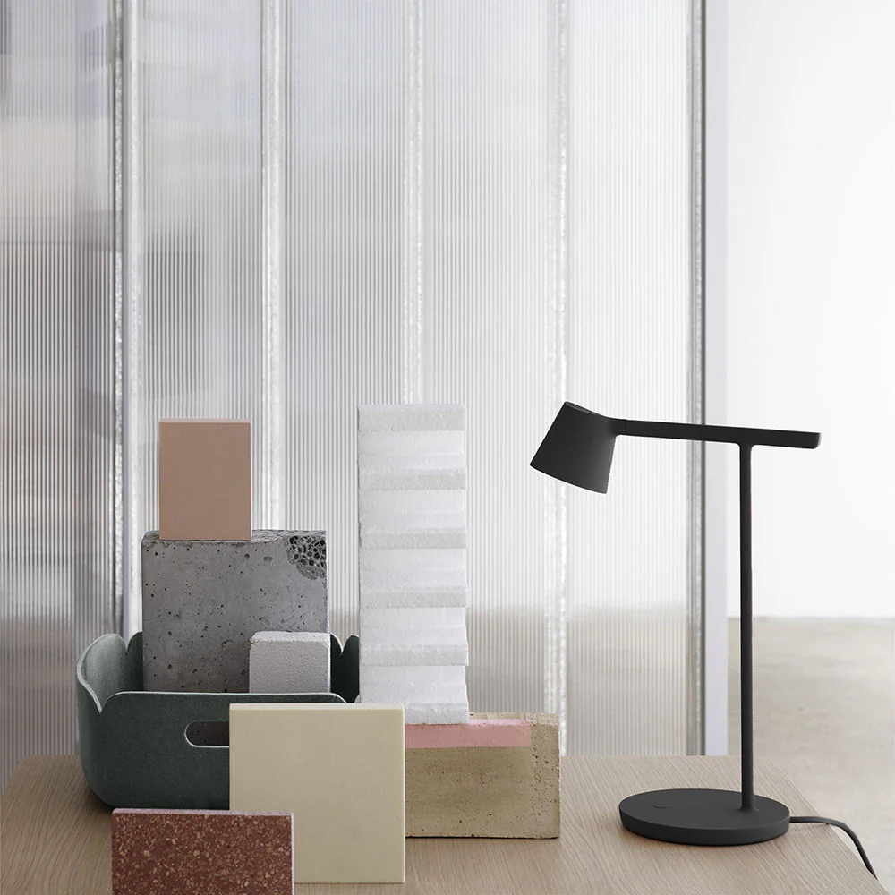 muuto | tip table lamp | black - Image 4