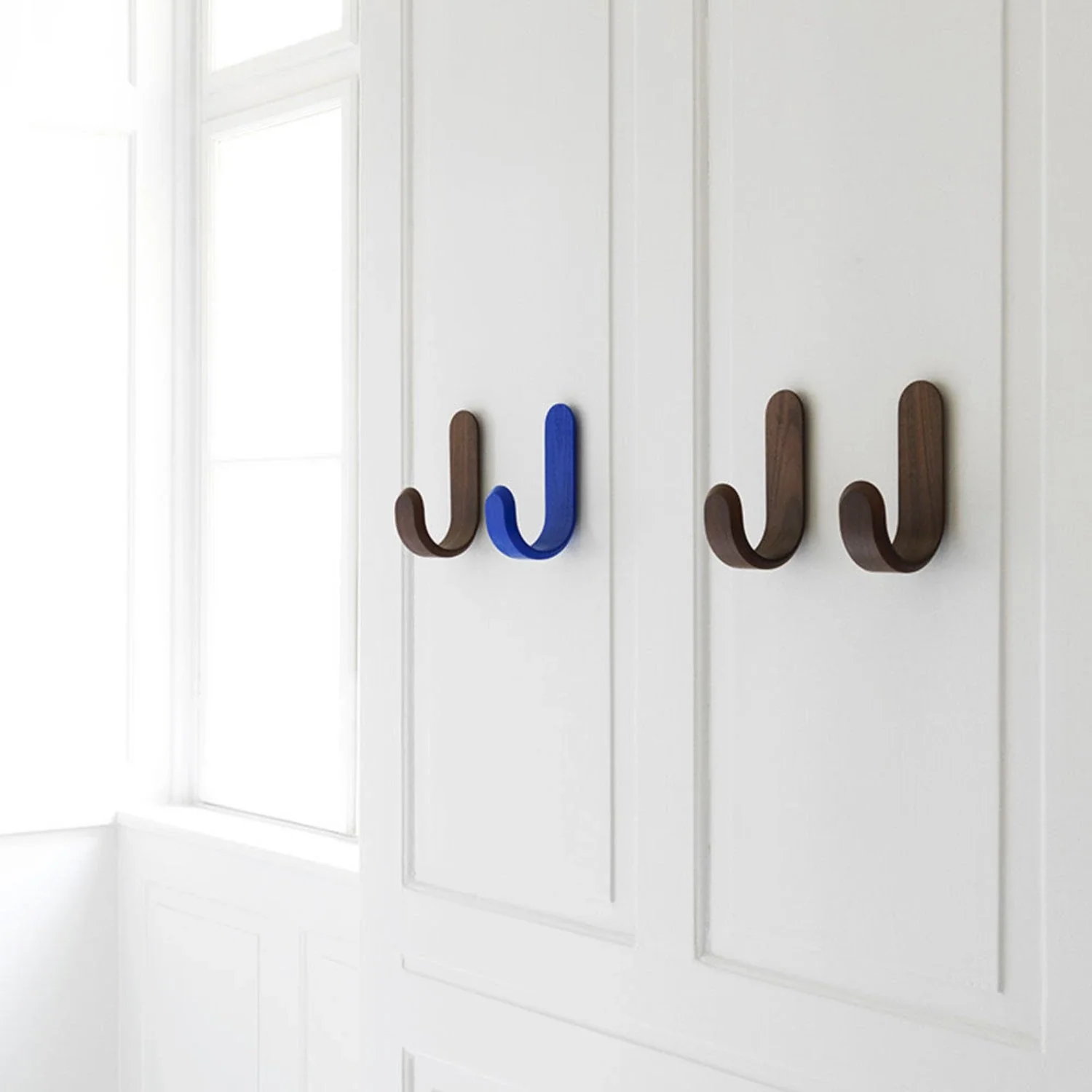 normann copenhagen | curve hook | walnut - Image 10