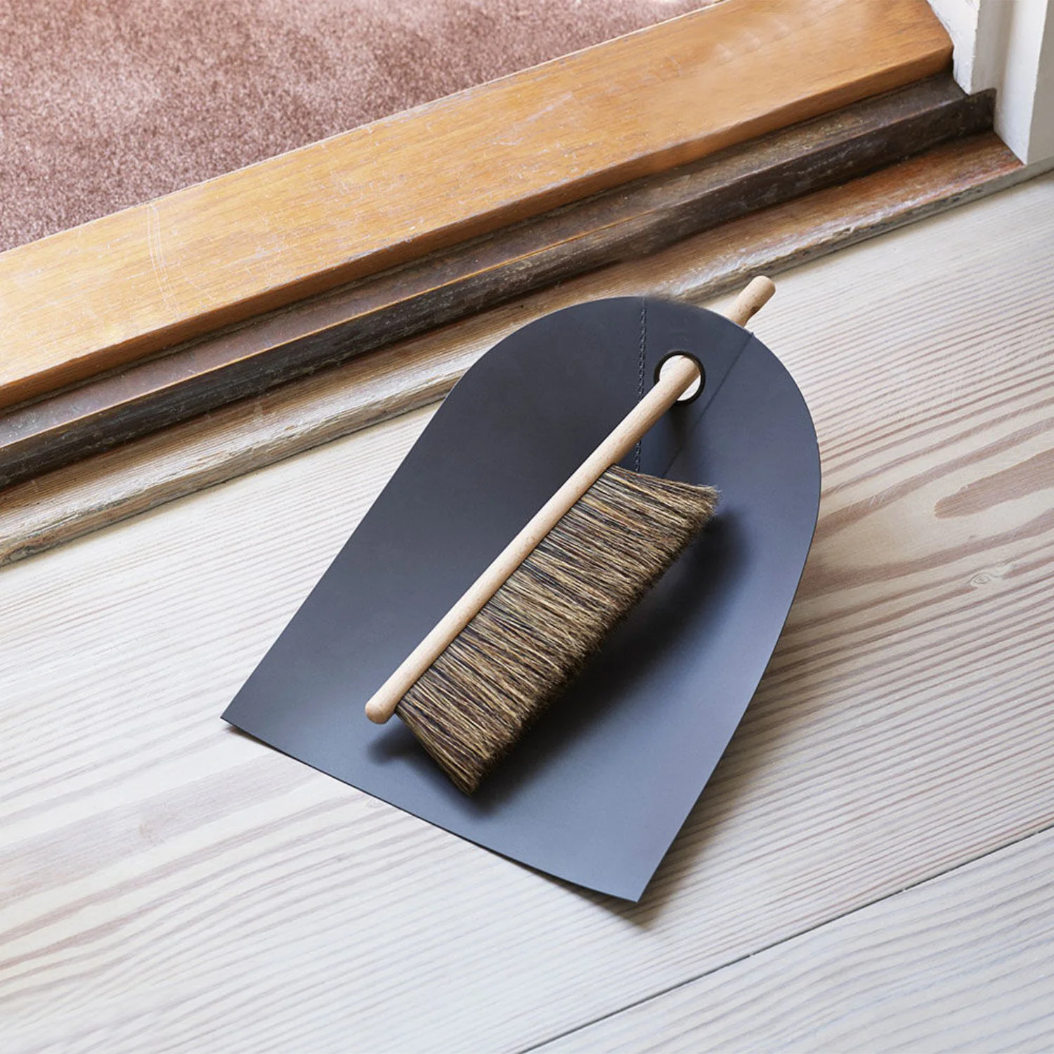 normann copenhagen | dustpan + broom | dark grey - Image 2