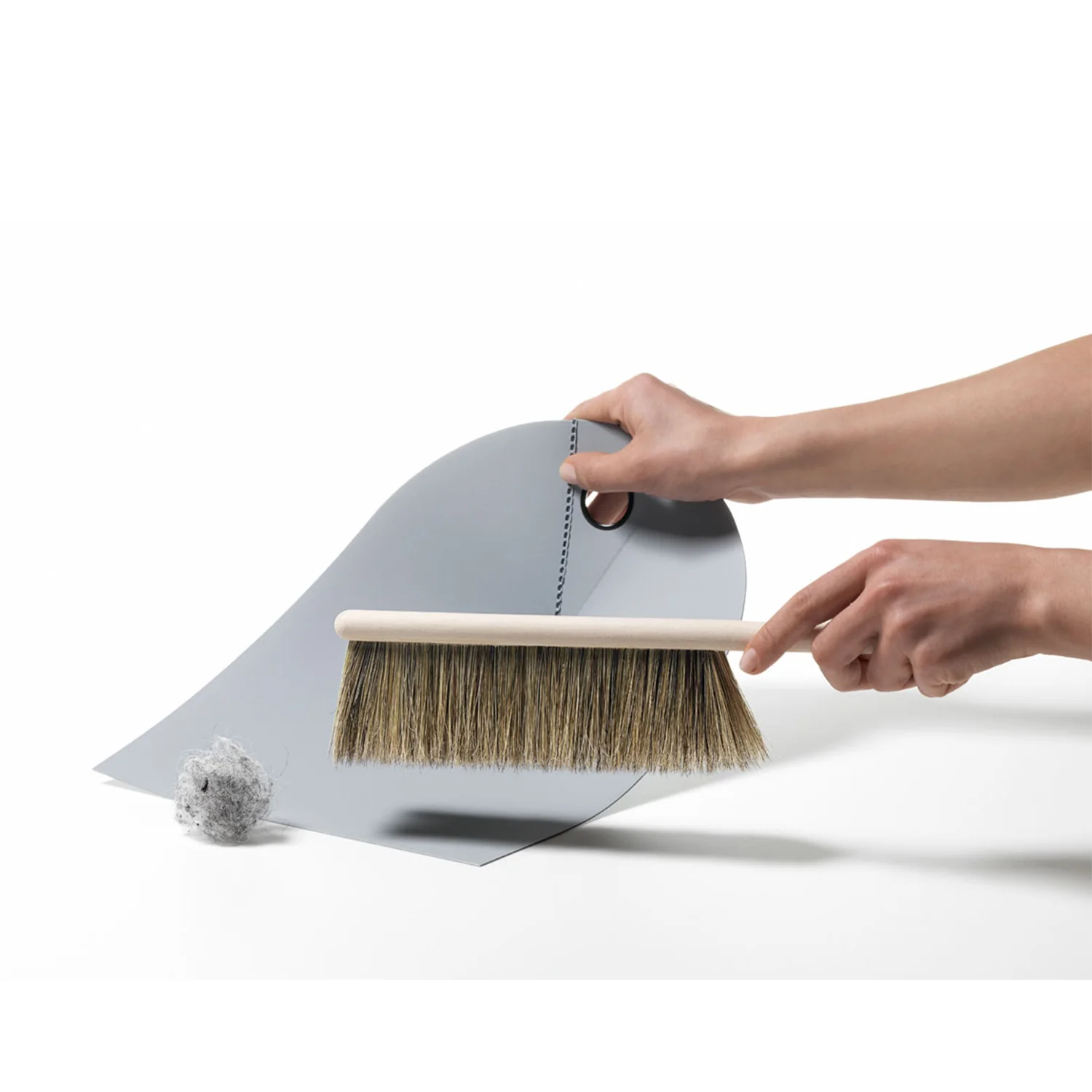 normann copenhagen | dustpan + broom | dark grey - Image 4