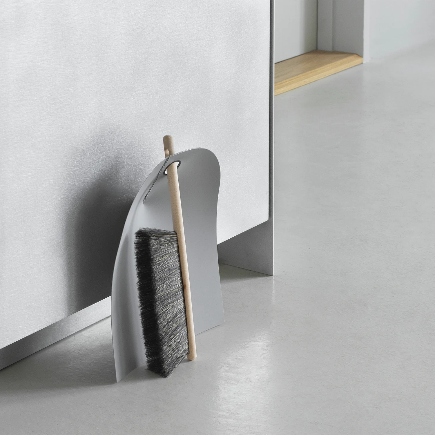 normann copenhagen | dustpan + broom | light grey - Image 3