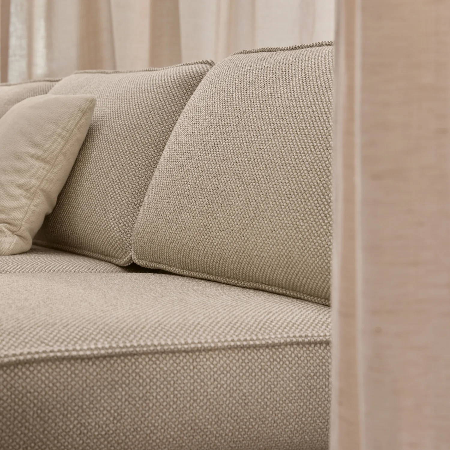 rolf benz | mera sofa | 3 seater fabric | grey beige 24.350 + marrone metallic frame - Image 13
