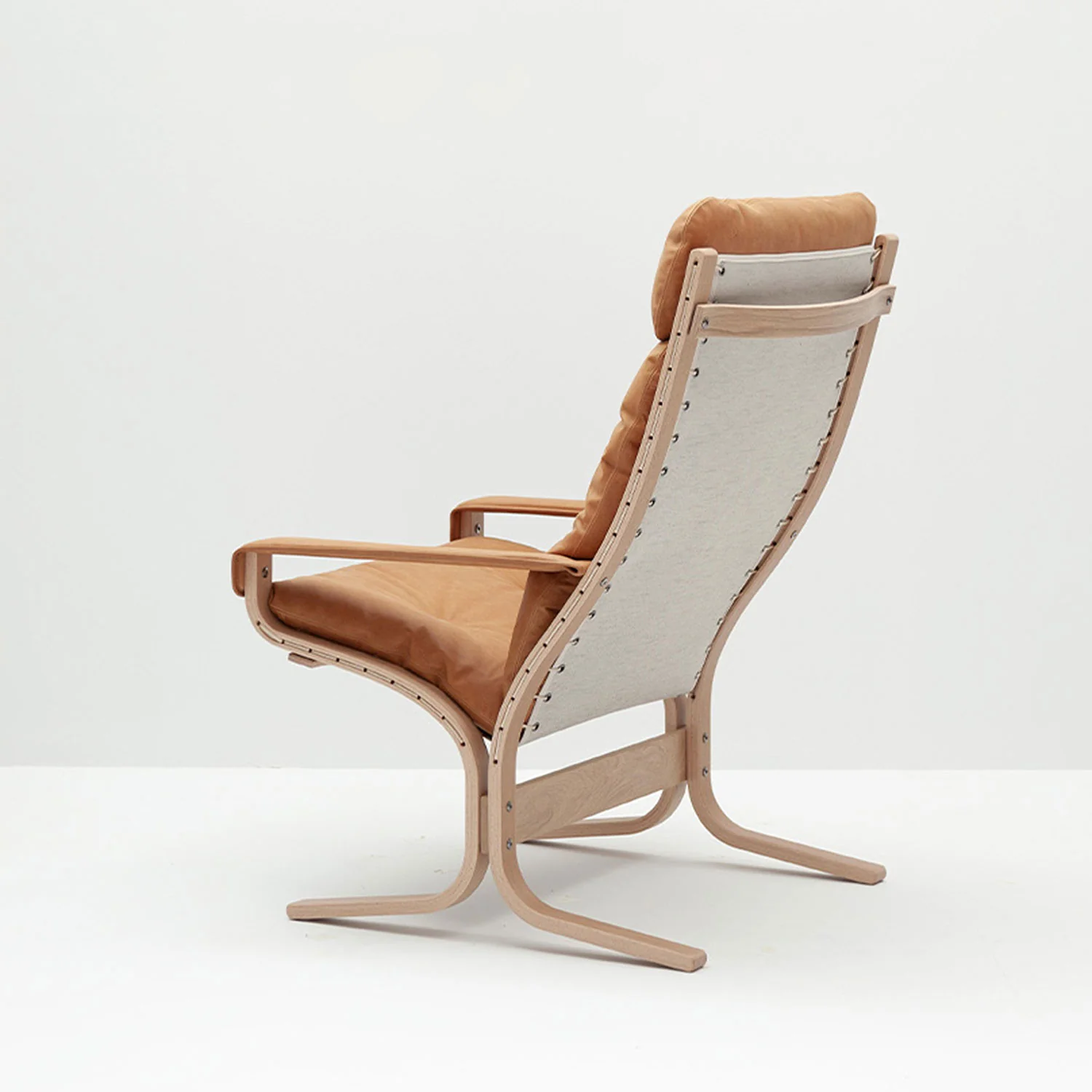 hjelle | siesta classic 301 chair | high back with arms | oak + vintage 413 leather - Image 4
