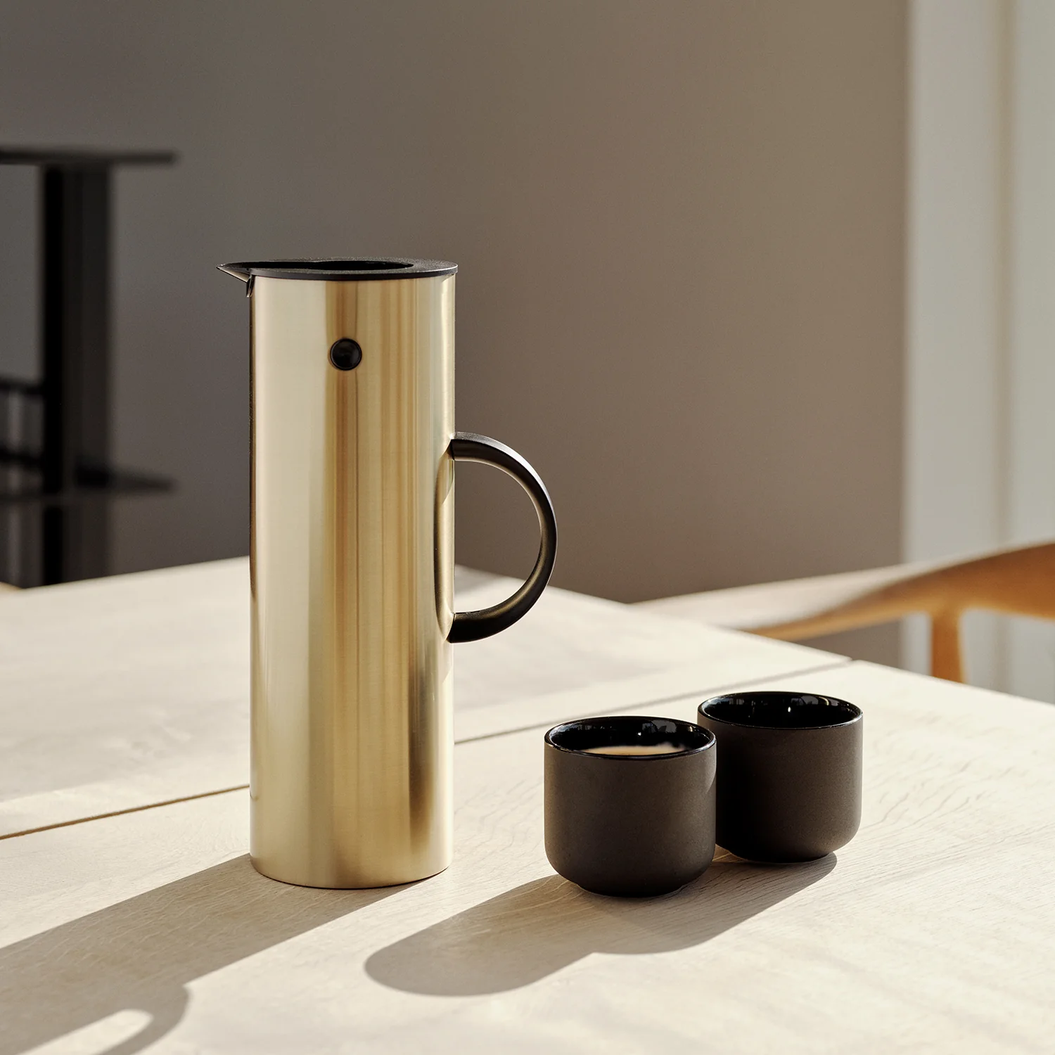 stelton | em77 vacuum jug | brushed brass - Image 3