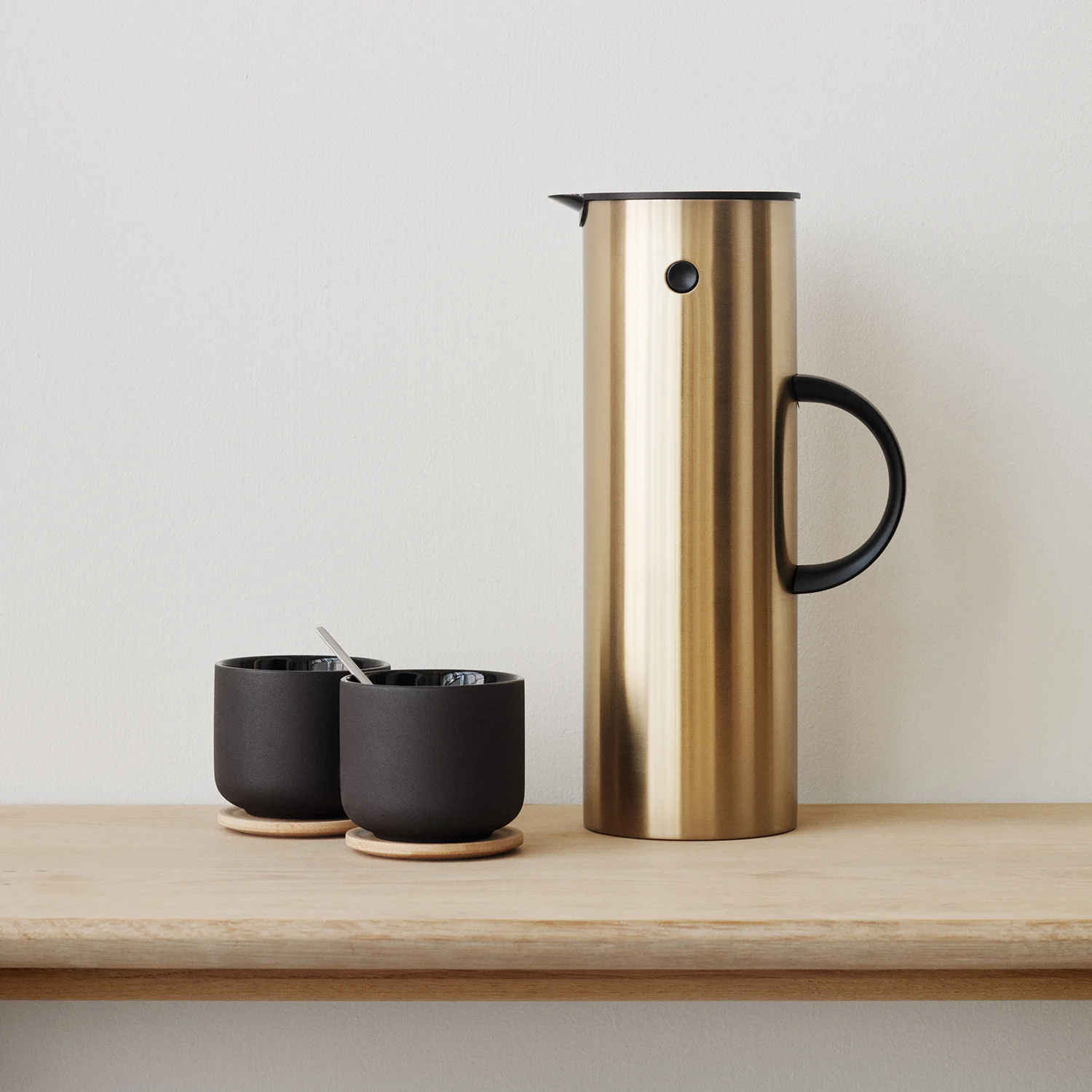 stelton | em77 vacuum jug | brushed brass - Image 4