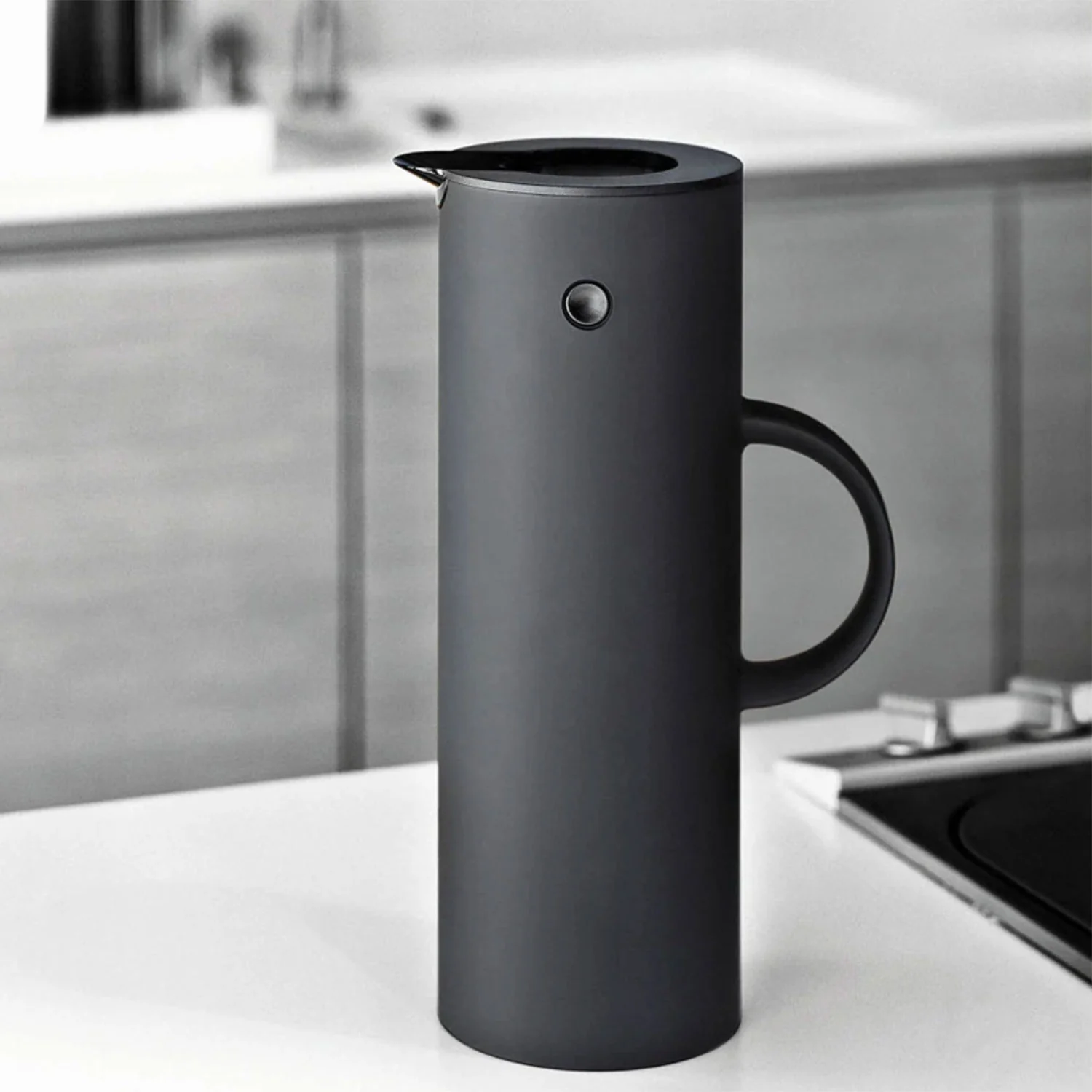 stelton | em77 vacuum jug | soft black - Image 2