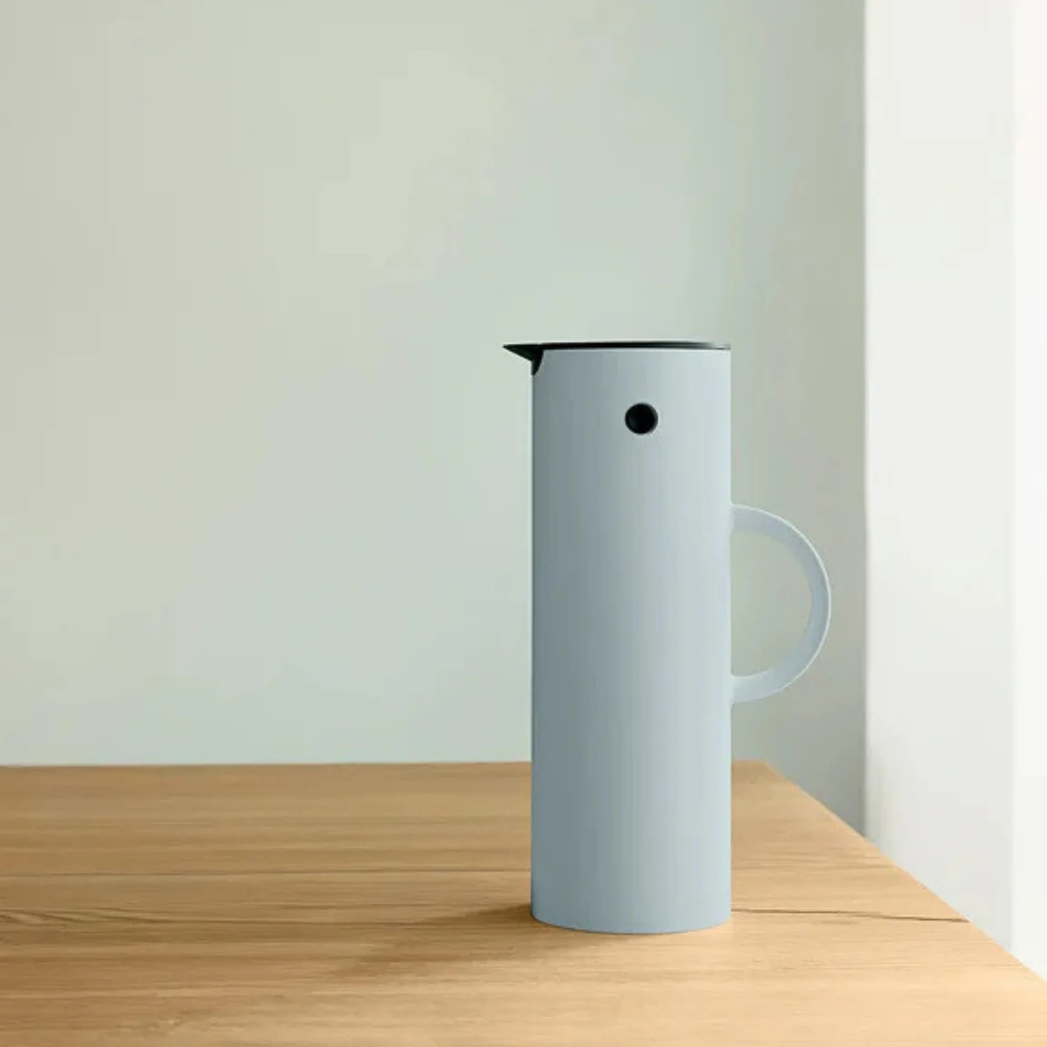 stelton | em77 vacuum jug | soft cloud - Image 2