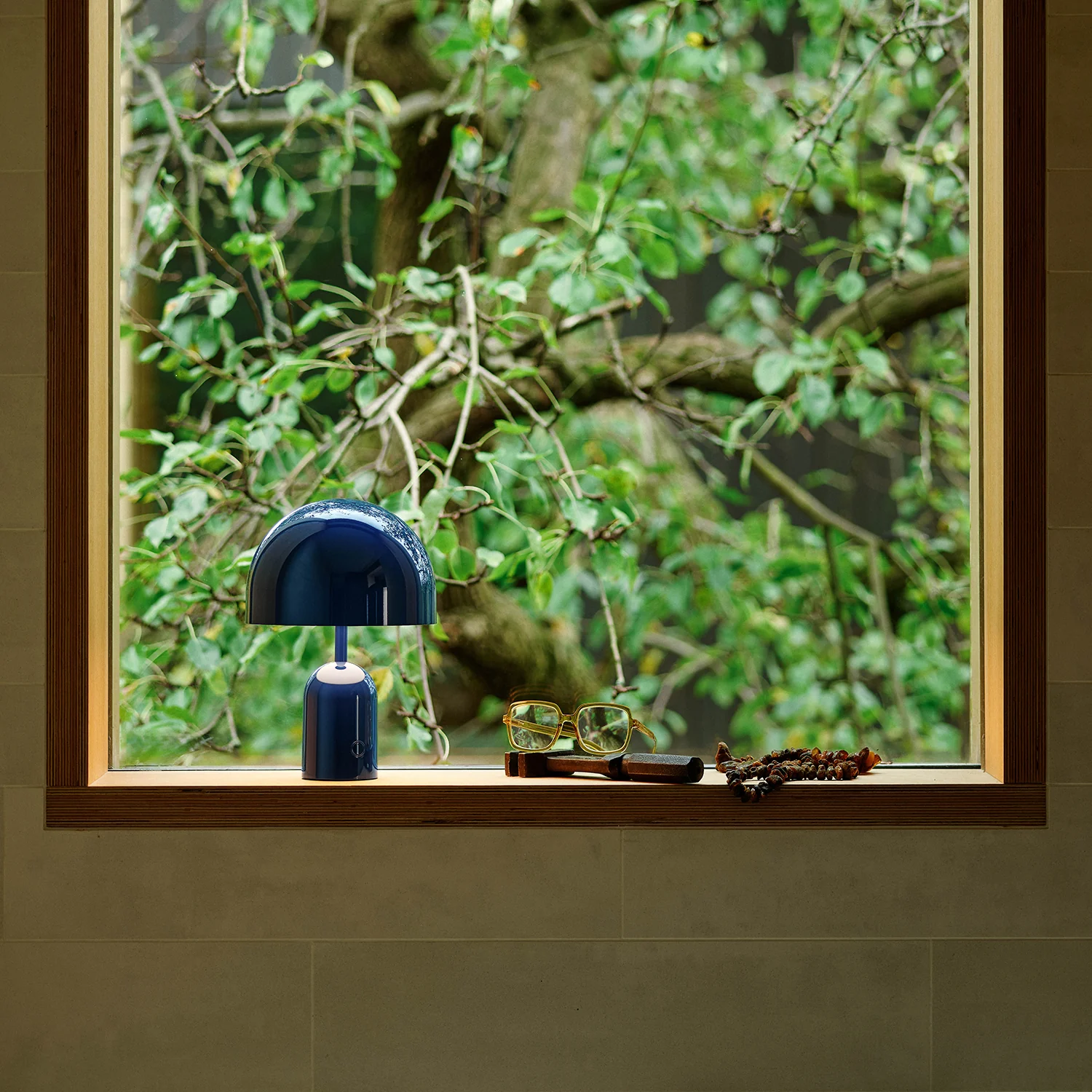 tom dixon | bell portable lamp | indigo - LC - Image 8