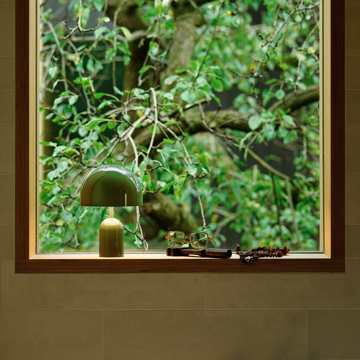 tom dixon | bell portable lamp | moss - LC - Image 8
