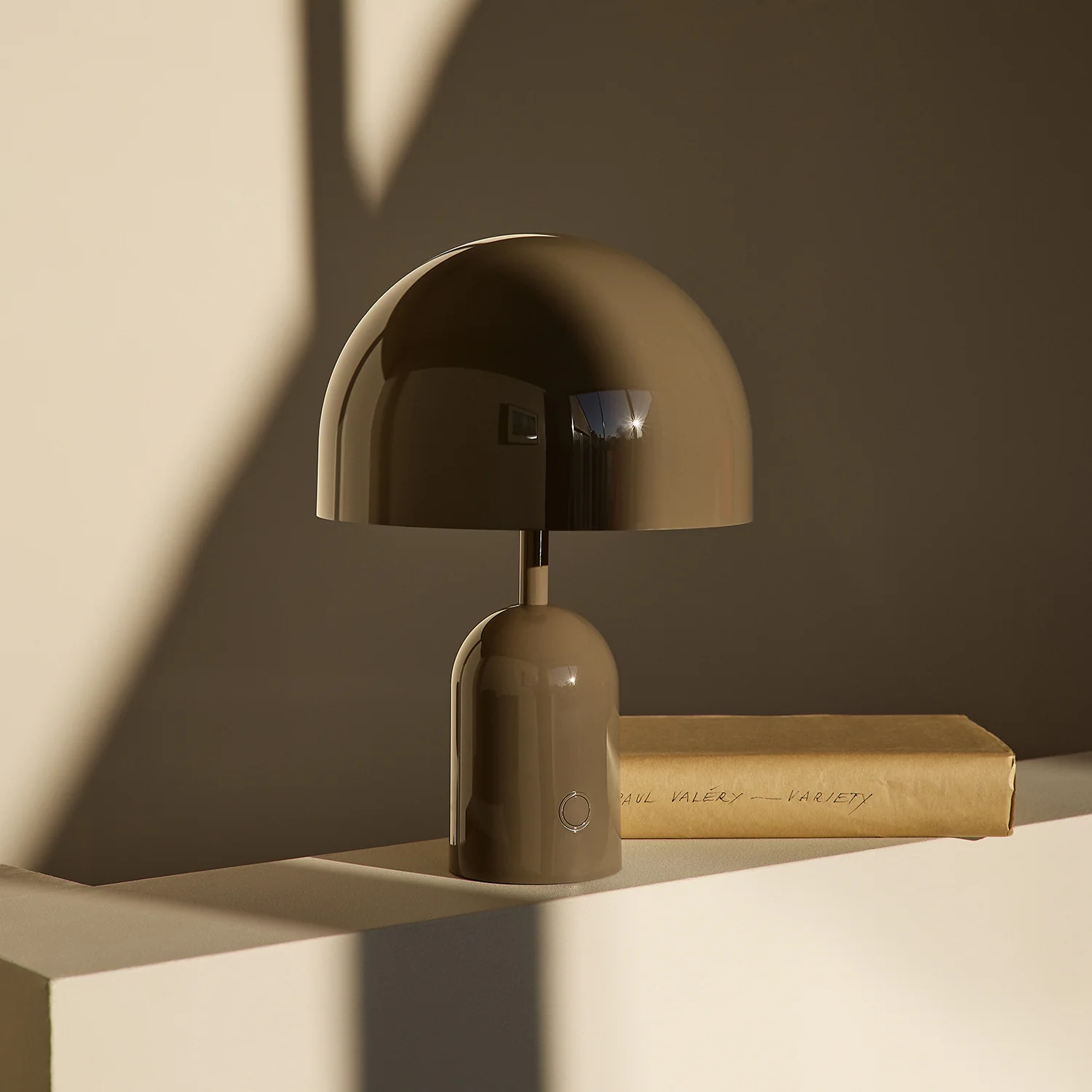 tom dixon | bell portable lamp | taupe - LC - Image 4