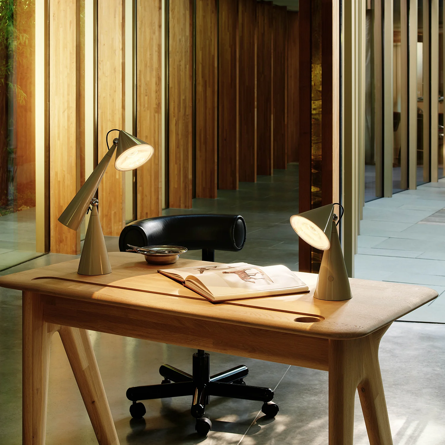tom dixon | pose portable lamp | putty - LC - Image 4