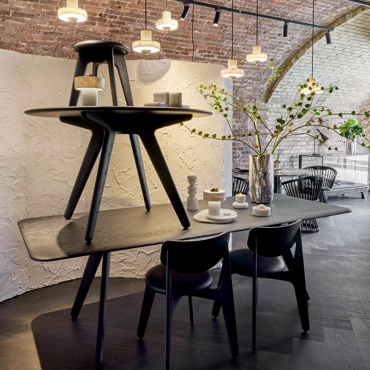tom dixon | slab table round | black oak 120cm - LC - Image 4