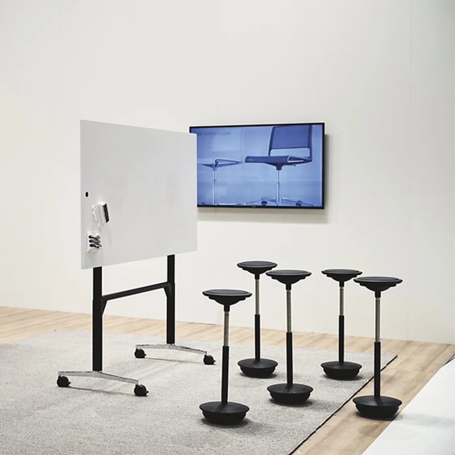 wilkhahn | stitz 201/01 sitting + standing stool | cork seat - Image 9