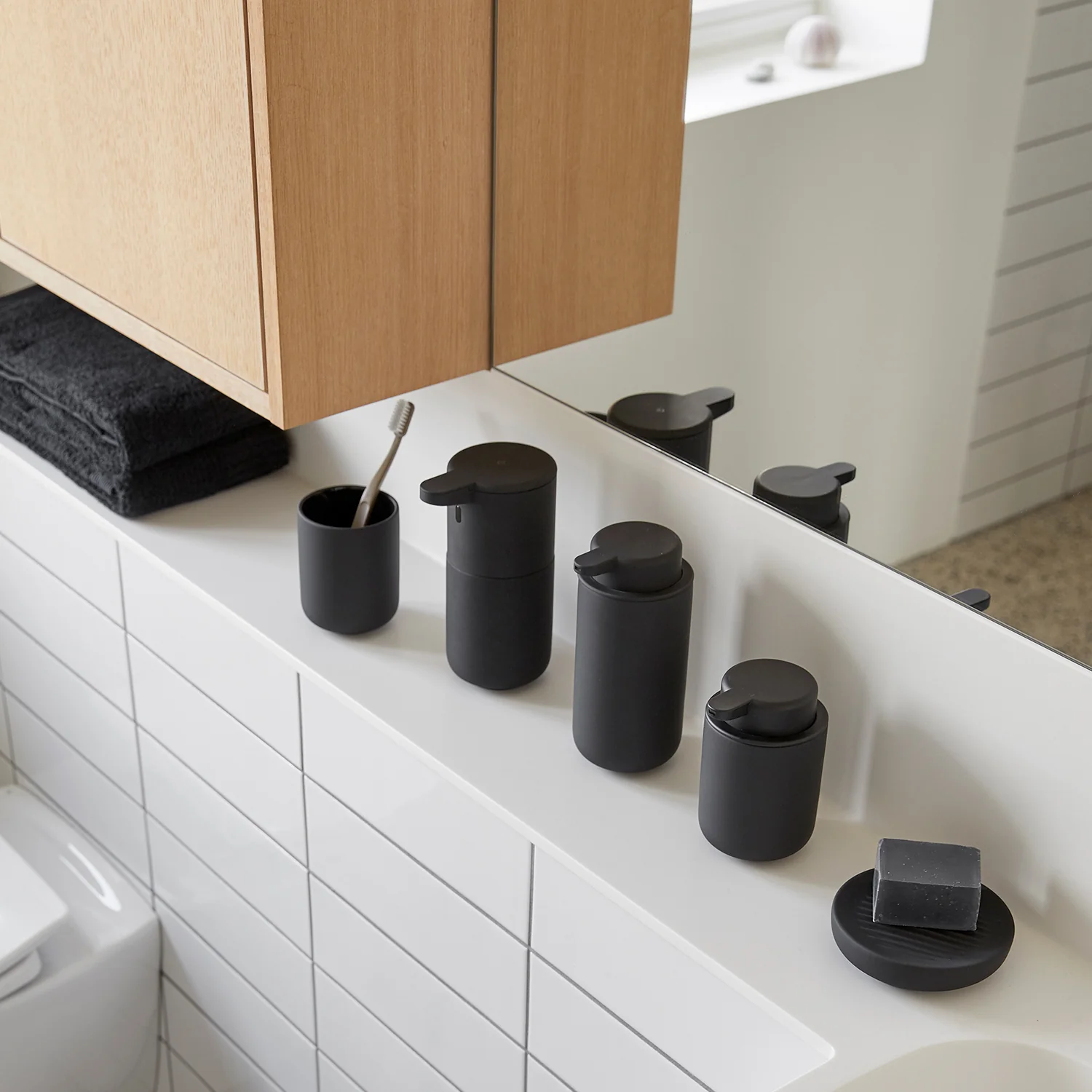 zone denmark | ume soap dispenser | black 450ml - Image 2
