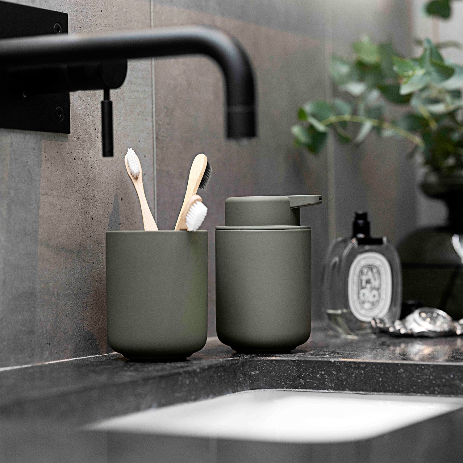 zone denmark | ume toothbrush mug | olive green - Image 2