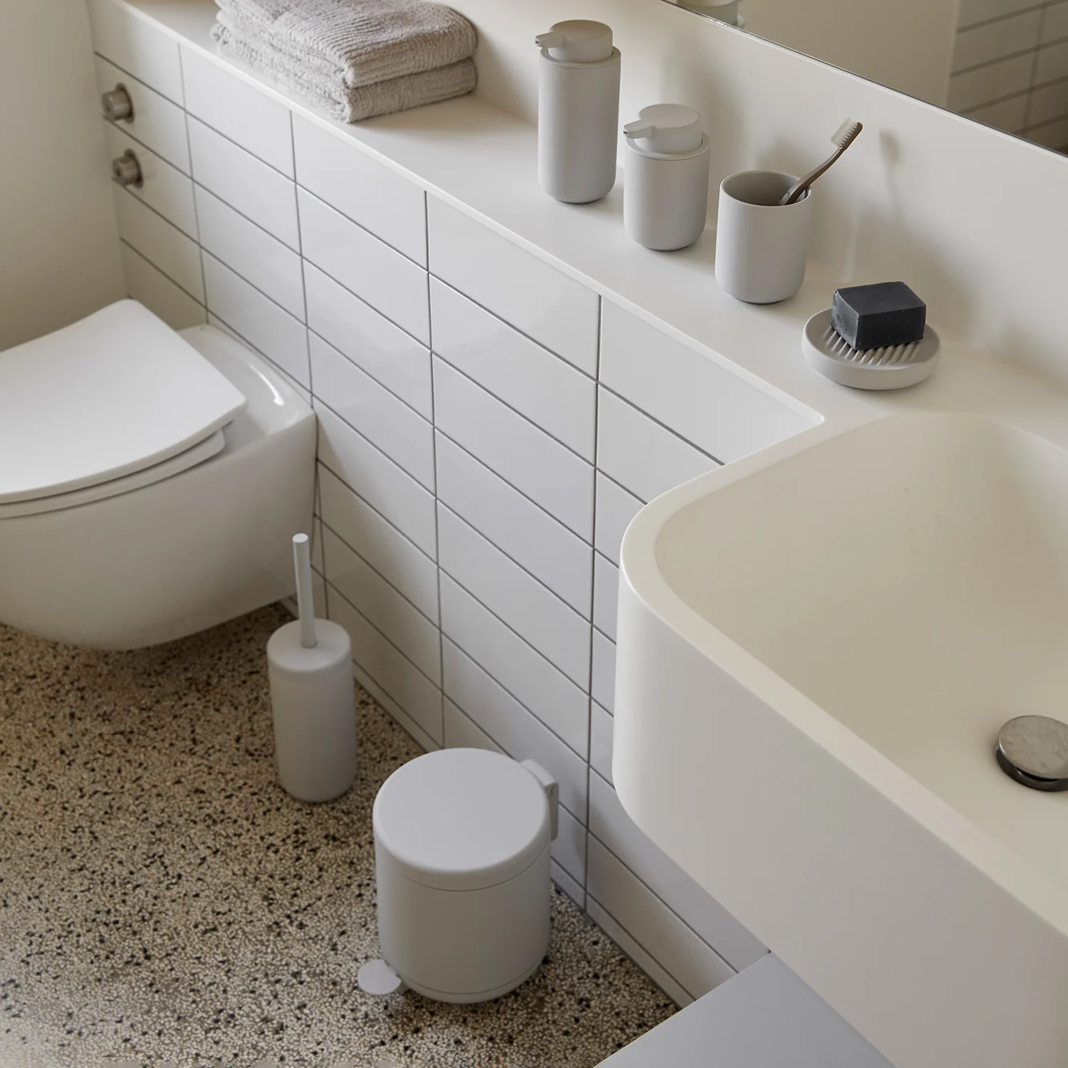 zone denmark | ume toothbrush mug | soft grey - Image 2